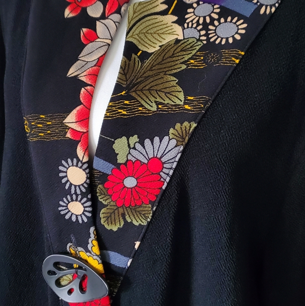 NWT Channa Floral Trim Black Kimono Cardigan. Size 2XL. - Picture 5 of 15